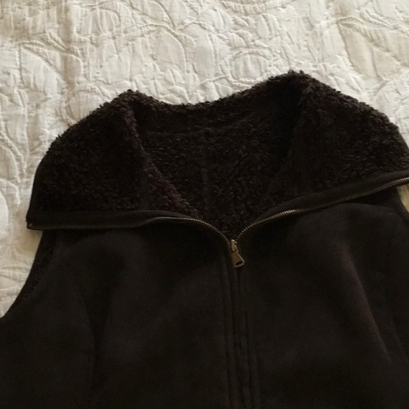 Vest - Picture 3 of 5